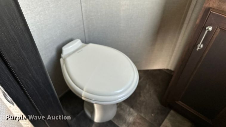 image for item EL5493 2017 Keystone Fuzion Chrome toy hauler camper