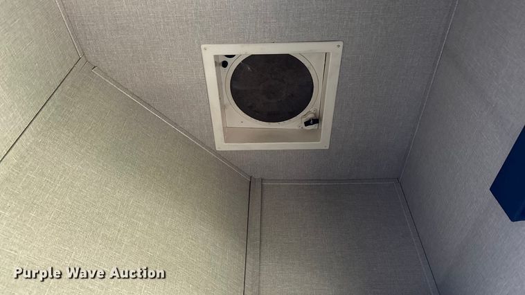 image for item EL5493 2017 Keystone Fuzion Chrome toy hauler camper