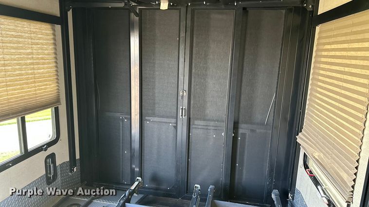 image for item EL5493 2017 Keystone Fuzion Chrome toy hauler camper