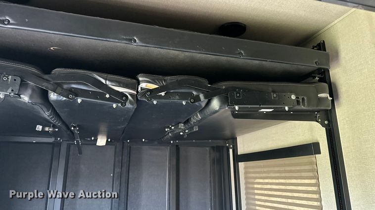 image for item EL5493 2017 Keystone Fuzion Chrome toy hauler camper