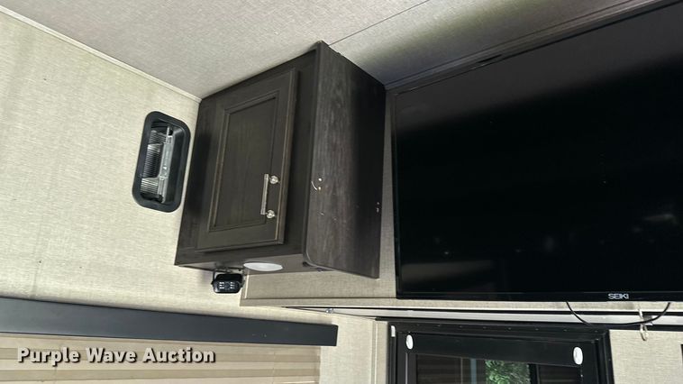 image for item EL5493 2017 Keystone Fuzion Chrome toy hauler camper