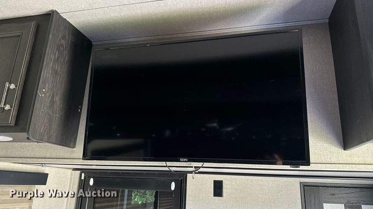 image for item EL5493 2017 Keystone Fuzion Chrome toy hauler camper