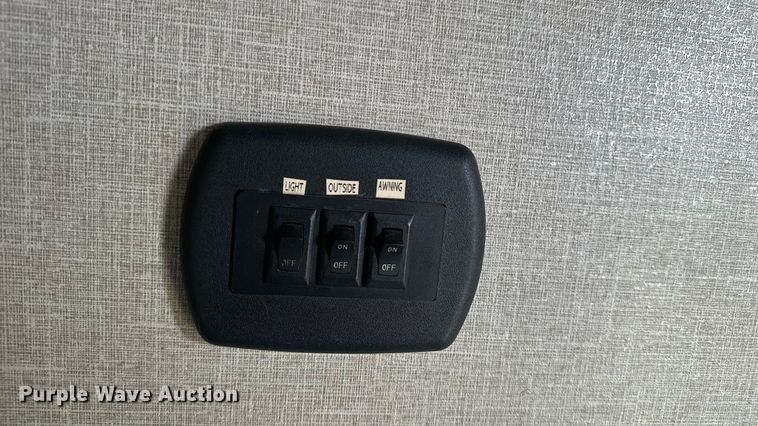 image for item EL5493 2017 Keystone Fuzion Chrome toy hauler camper