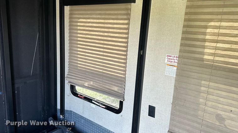 image for item EL5493 2017 Keystone Fuzion Chrome toy hauler camper