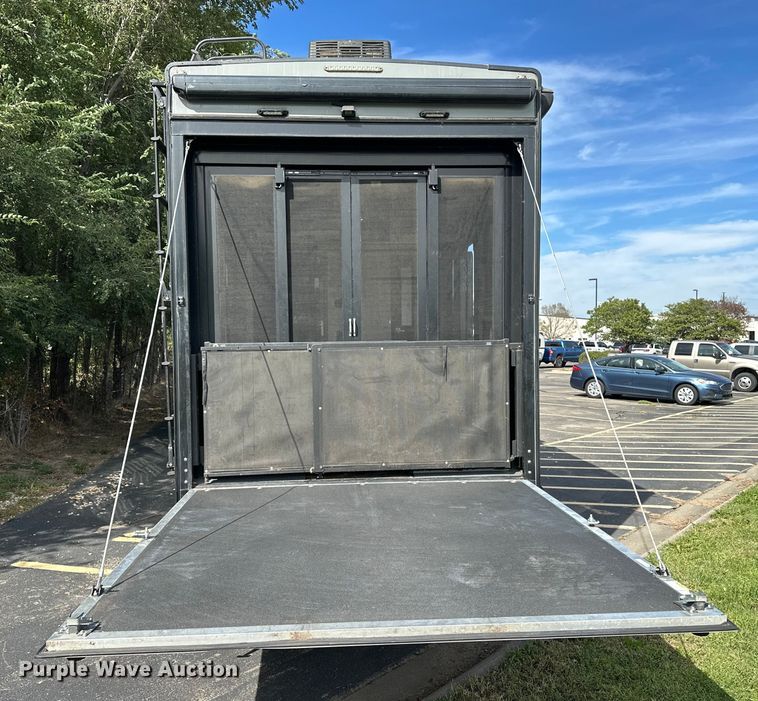 image for item EL5493 2017 Keystone Fuzion Chrome toy hauler camper