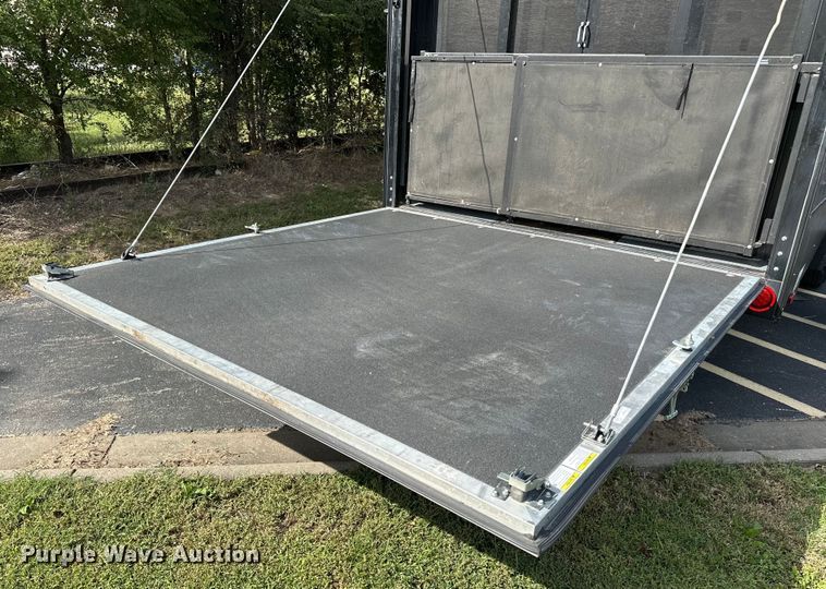 image for item EL5493 2017 Keystone Fuzion Chrome toy hauler camper