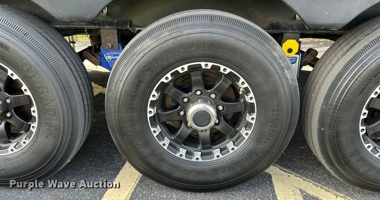 image for item EL5493 2017 Keystone Fuzion Chrome toy hauler camper