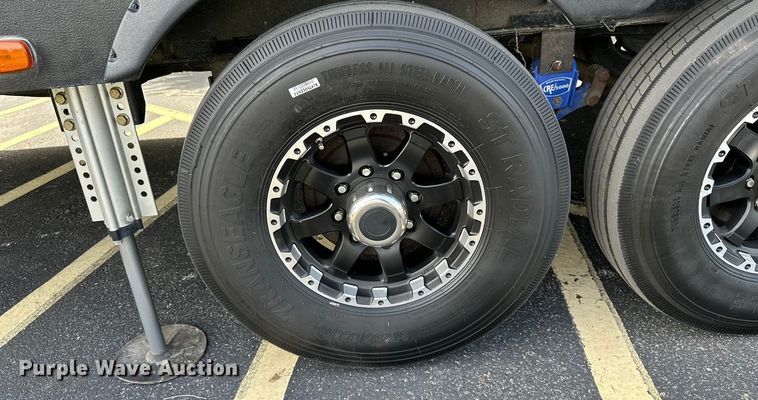 image for item EL5493 2017 Keystone Fuzion Chrome toy hauler camper