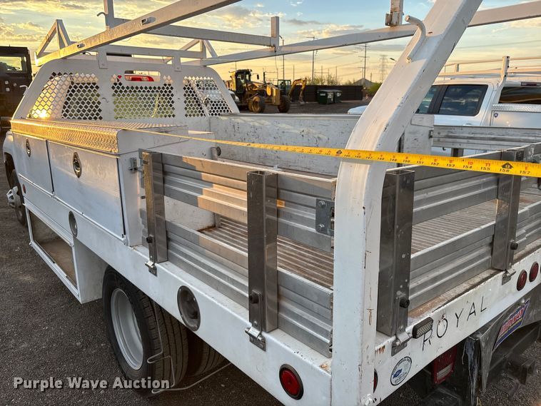 image for item EL6101 2017 Chevrolet Silverado 3500HD utility bed pickup truck