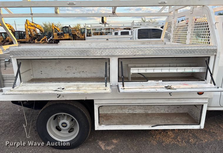 image for item EL6101 2017 Chevrolet Silverado 3500HD utility bed pickup truck