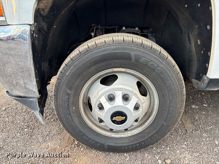 image for item EL6101 2017 Chevrolet Silverado 3500HD utility bed pickup truck