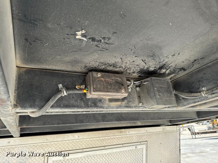 image for item EM2349 2017 MTI MTGN8.5/32TA4 enclosed cargo trailer