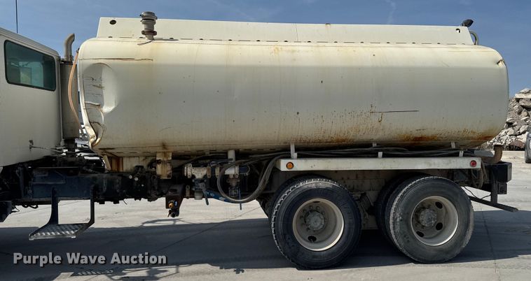 image for item EM2354 1999 International 5000 water truck