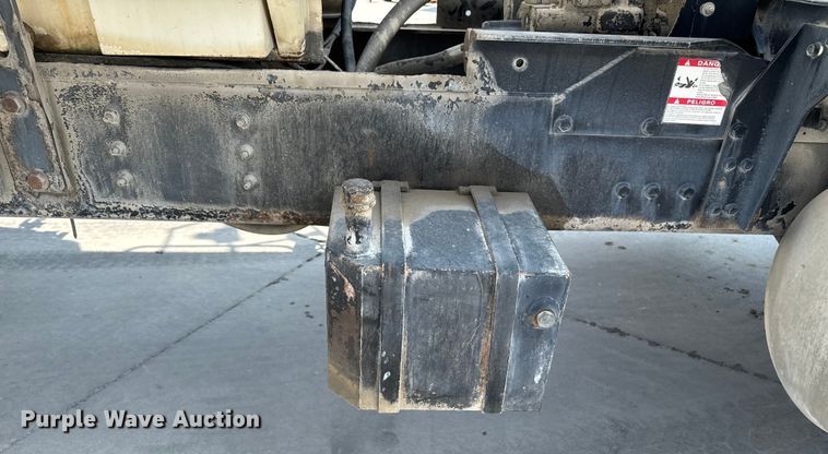 image for item EM2354 1999 International 5000 water truck