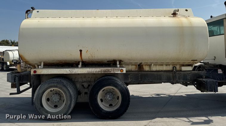 image for item EM2354 1999 International 5000 water truck