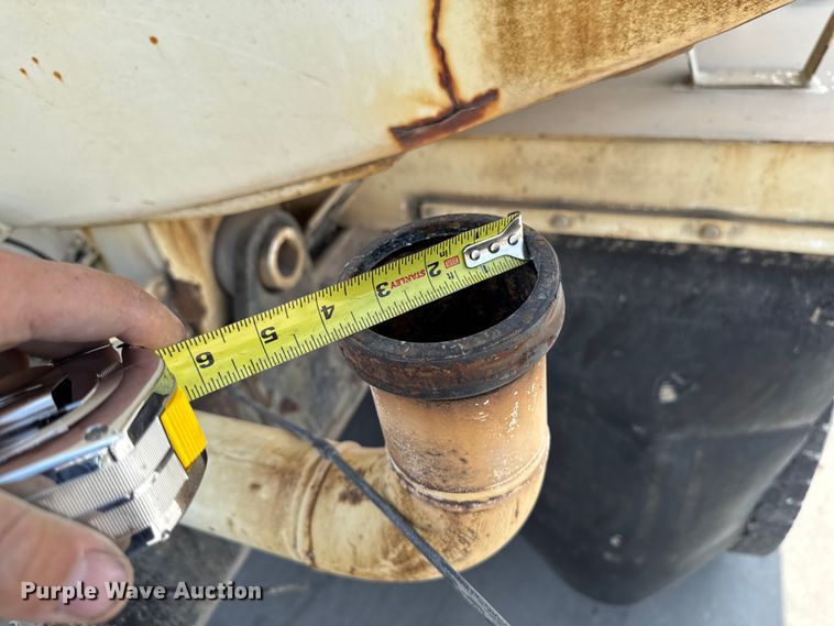 image for item EM2354 1999 International 5000 water truck