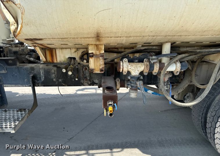 image for item EM2354 1999 International 5000 water truck