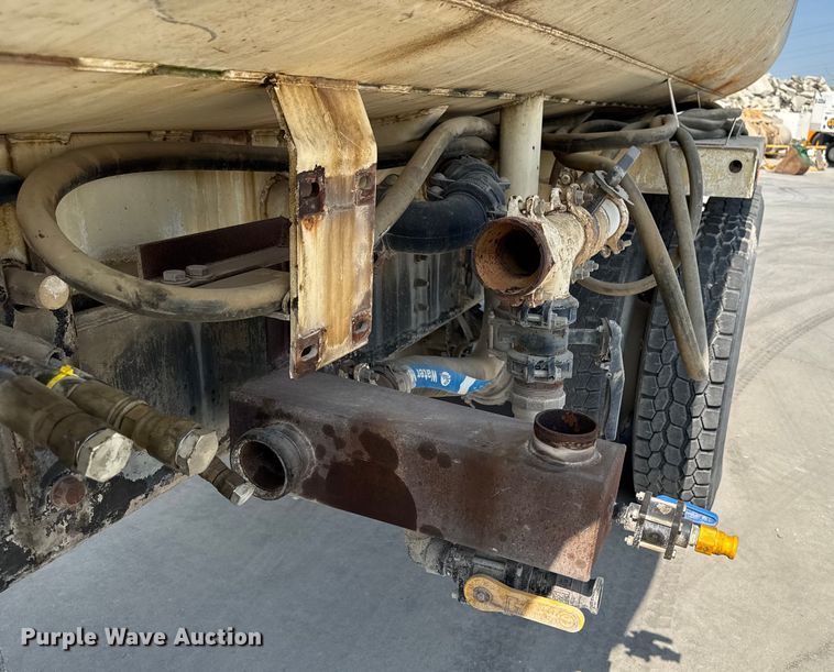 image for item EM2354 1999 International 5000 water truck