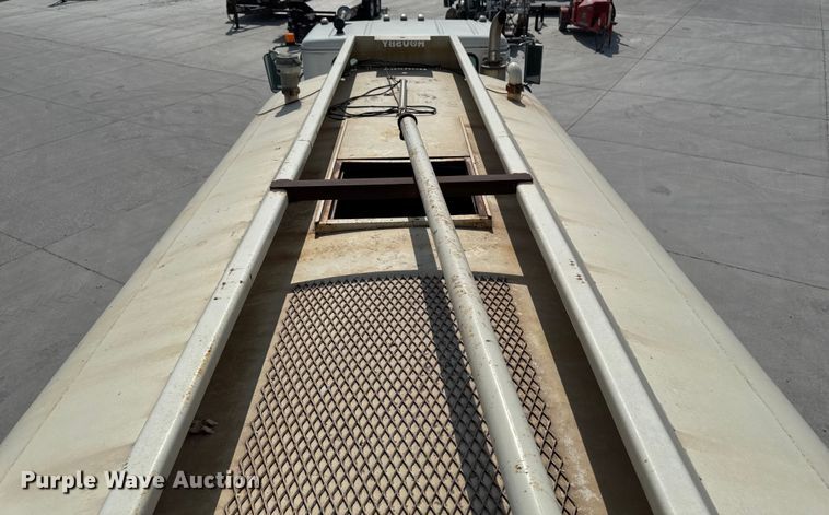 image for item EM2354 1999 International 5000 water truck