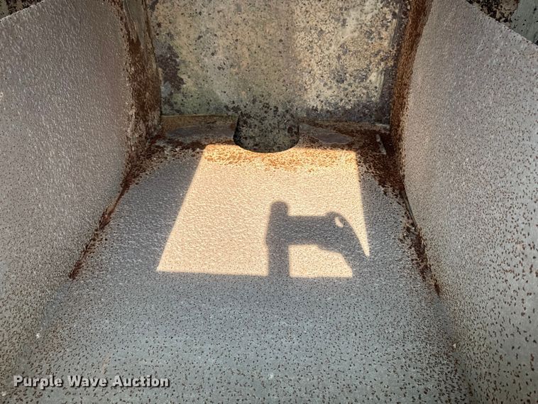 image for item EM2354 1999 International 5000 water truck