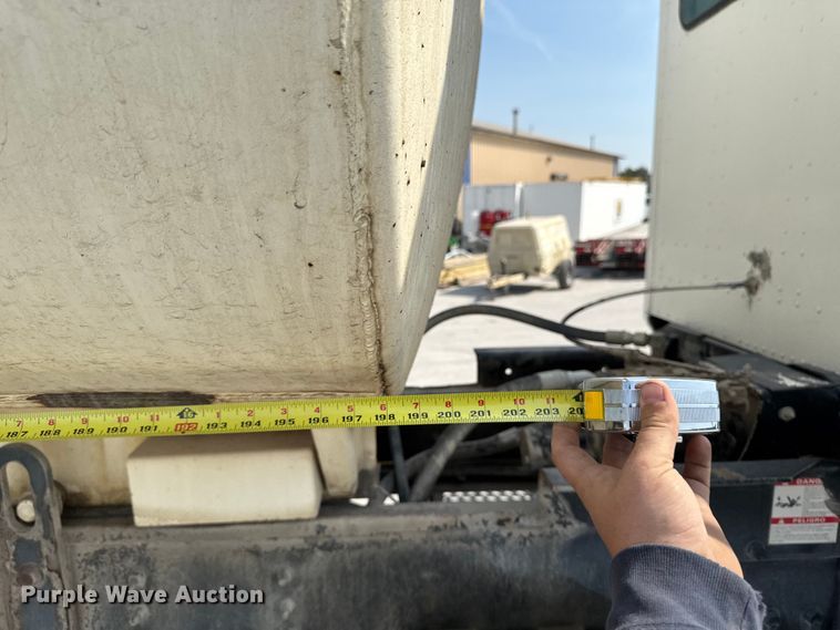 image for item EM2354 1999 International 5000 water truck