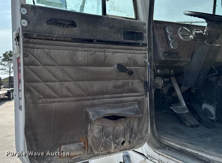 image for item EM2354 1999 International 5000 water truck