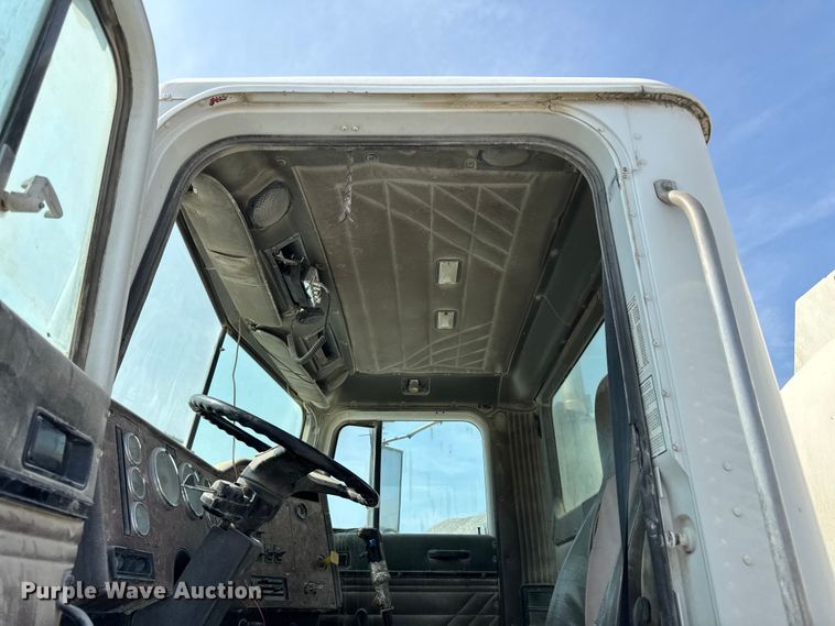 image for item EM2354 1999 International 5000 water truck