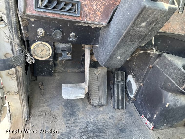 image for item EM2354 1999 International 5000 water truck