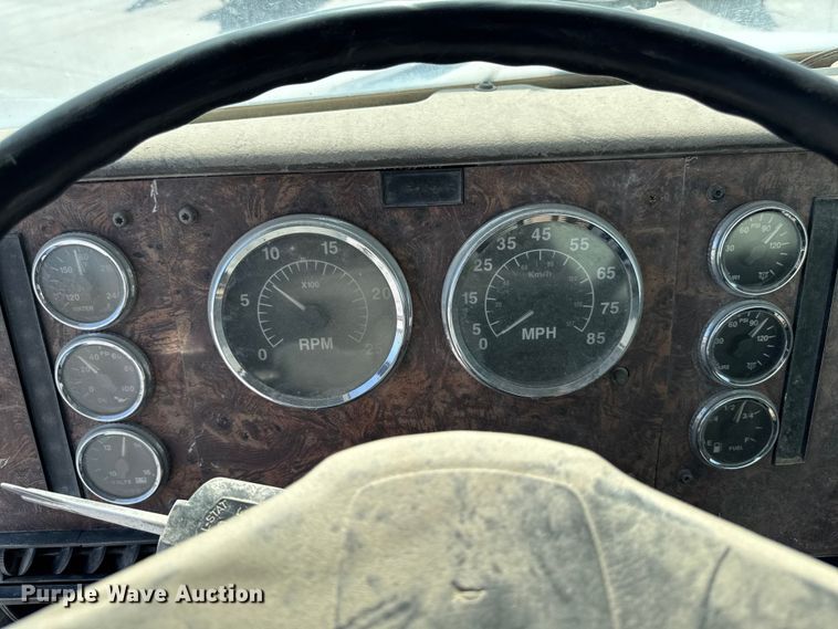 image for item EM2354 1999 International 5000 water truck