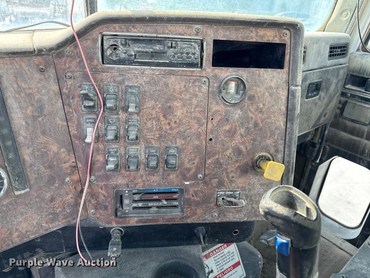 image for item EM2354 1999 International 5000 water truck