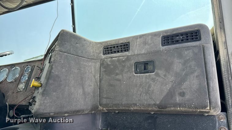 image for item EM2354 1999 International 5000 water truck