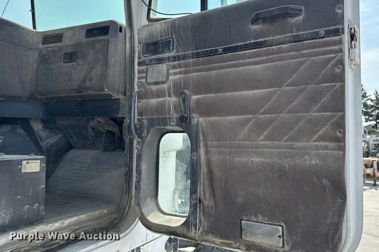 image for item EM2354 1999 International 5000 water truck