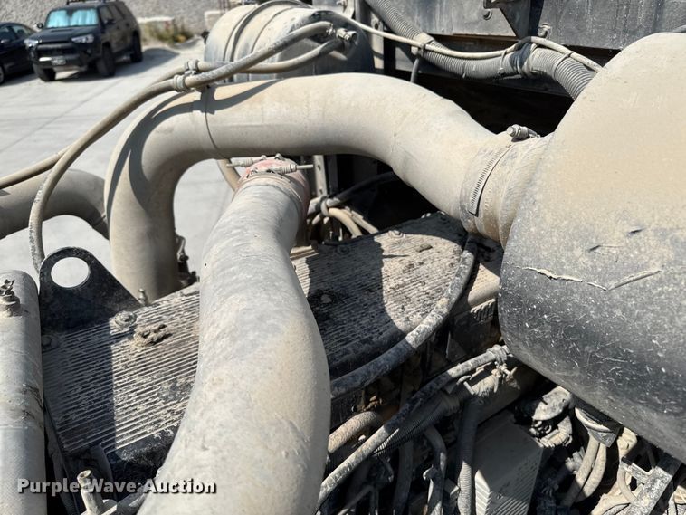 image for item EM2354 1999 International 5000 water truck