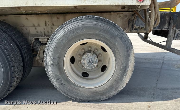 image for item EM2354 1999 International 5000 water truck