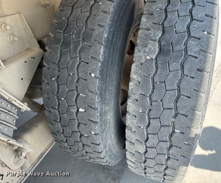 image for item EM2354 1999 International 5000 water truck