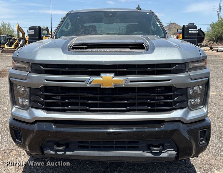 image for item EM5060 2024 Chevrolet Silverado 2500HD Crew Cab pickup truck