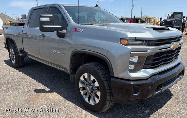 image for item EM5060 2024 Chevrolet Silverado 2500HD Crew Cab pickup truck