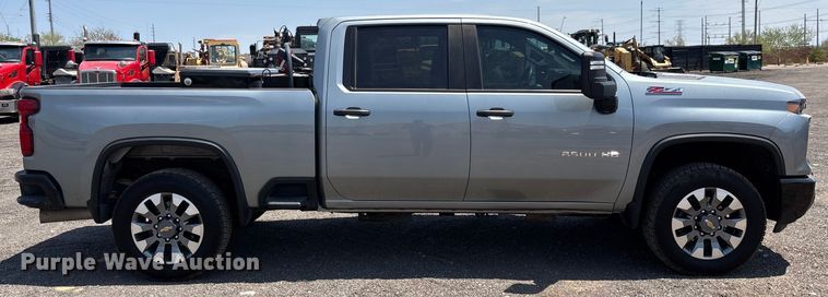 image for item EM5060 2024 Chevrolet Silverado 2500HD Crew Cab pickup truck