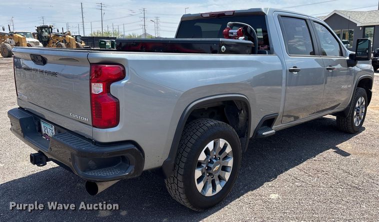image for item EM5060 2024 Chevrolet Silverado 2500HD Crew Cab pickup truck