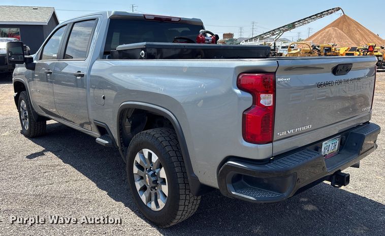 image for item EM5060 2024 Chevrolet Silverado 2500HD Crew Cab pickup truck