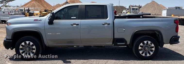 image for item EM5060 2024 Chevrolet Silverado 2500HD Crew Cab pickup truck