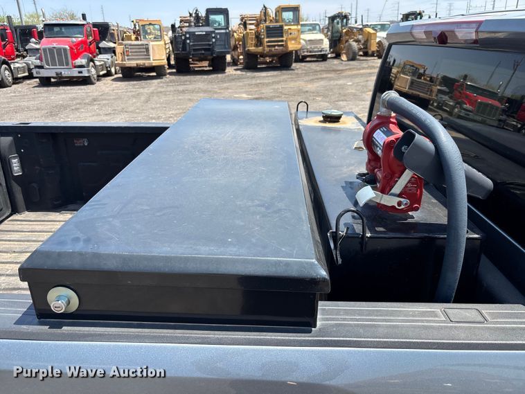 image for item EM5060 2024 Chevrolet Silverado 2500HD Crew Cab pickup truck