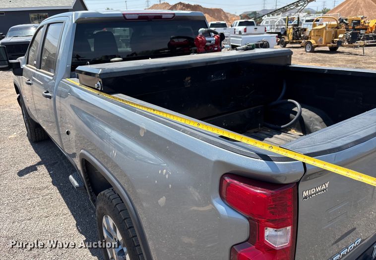 image for item EM5060 2024 Chevrolet Silverado 2500HD Crew Cab pickup truck