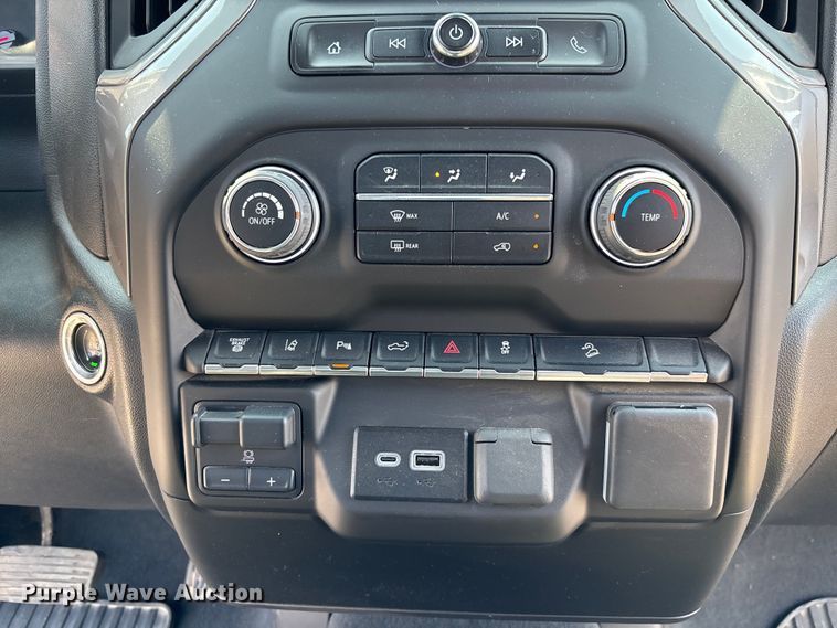 image for item EM5060 2024 Chevrolet Silverado 2500HD Crew Cab pickup truck