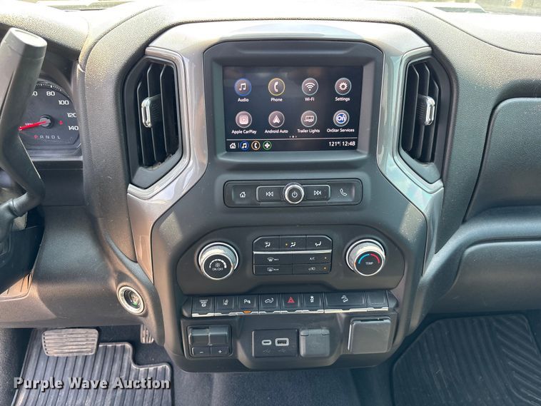 image for item EM5060 2024 Chevrolet Silverado 2500HD Crew Cab pickup truck