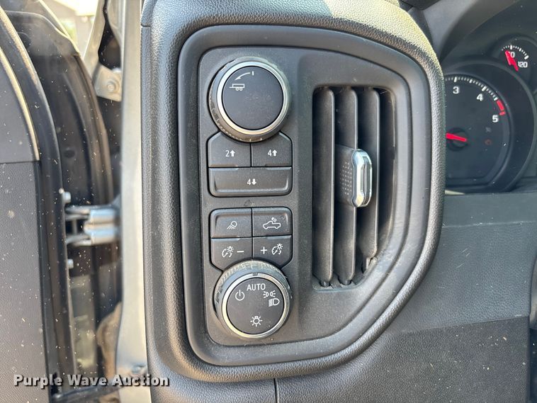 image for item EM5060 2024 Chevrolet Silverado 2500HD Crew Cab pickup truck