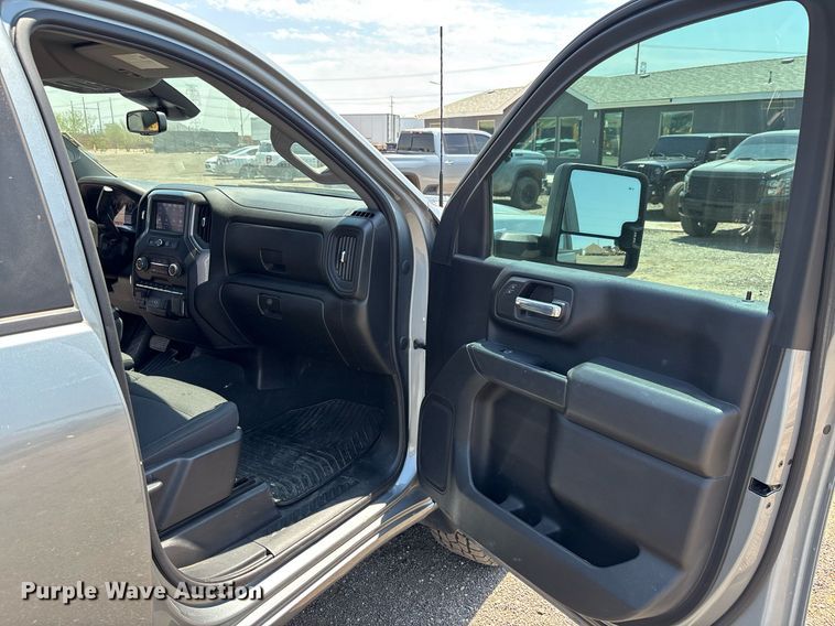 image for item EM5060 2024 Chevrolet Silverado 2500HD Crew Cab pickup truck