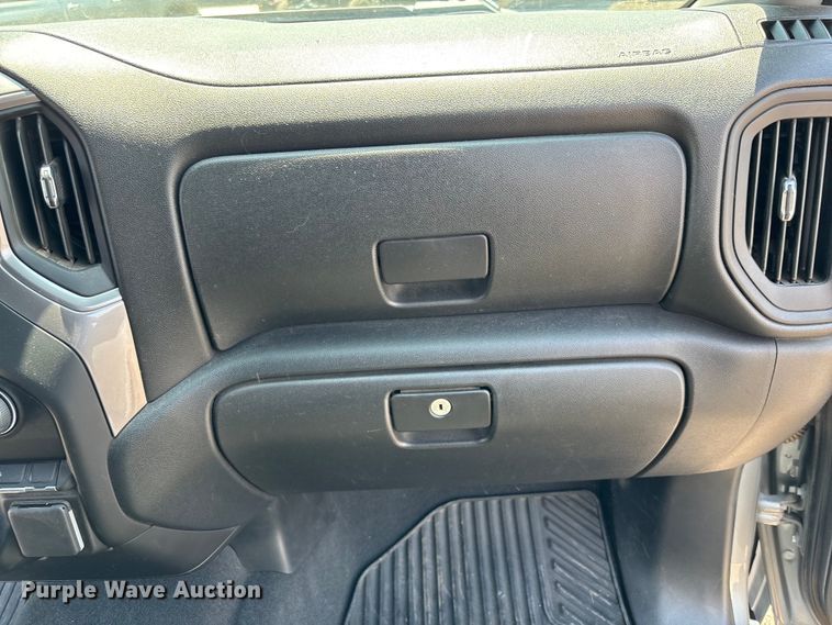 image for item EM5060 2024 Chevrolet Silverado 2500HD Crew Cab pickup truck