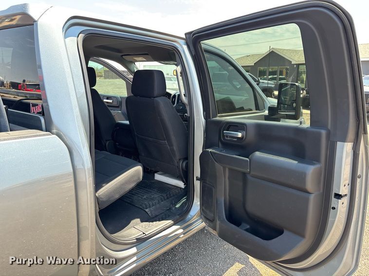 image for item EM5060 2024 Chevrolet Silverado 2500HD Crew Cab pickup truck