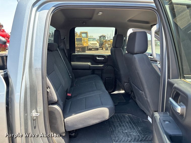 image for item EM5060 2024 Chevrolet Silverado 2500HD Crew Cab pickup truck